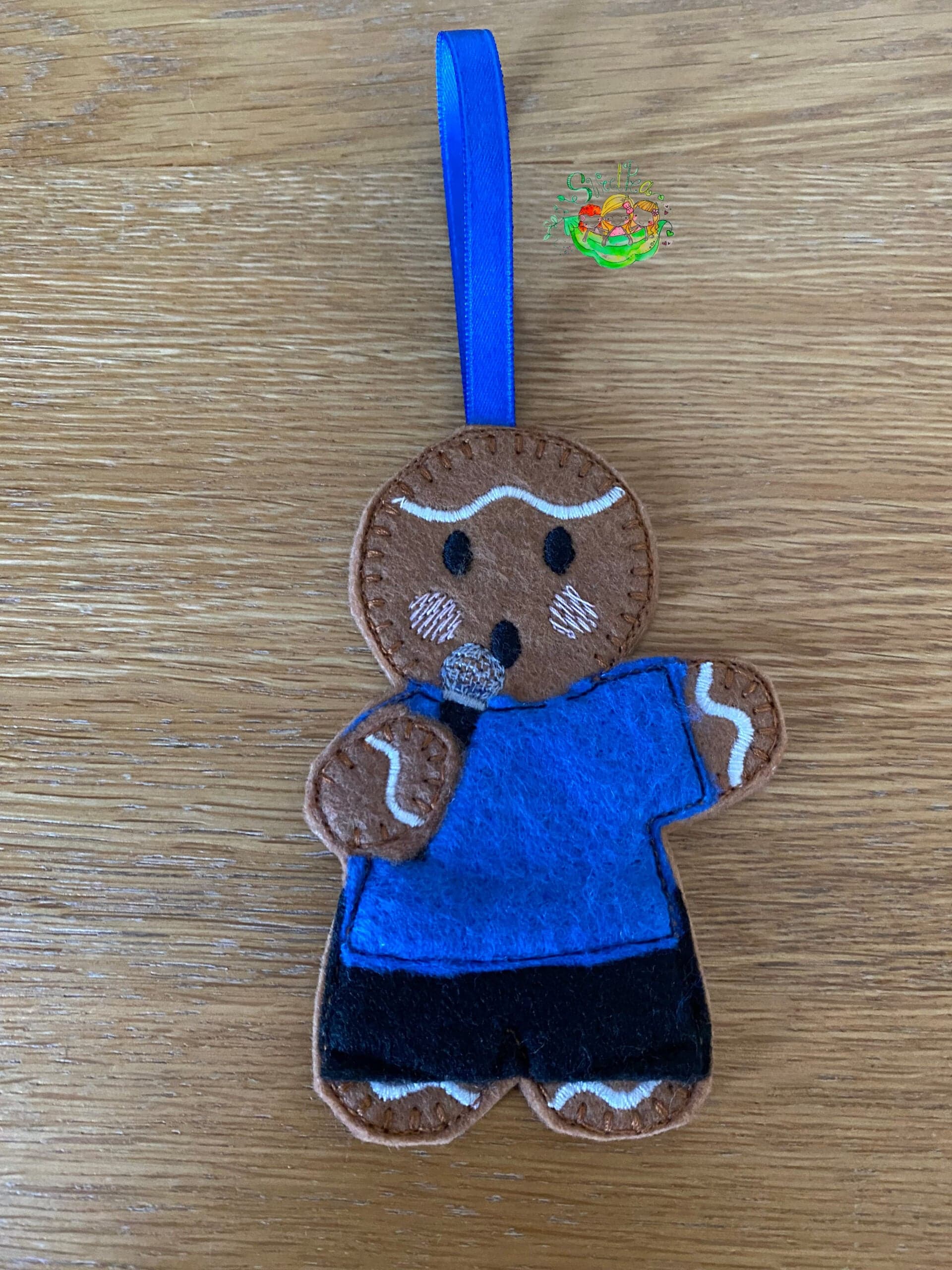 Sweetpea’s Handmade Gingerbread Entertainment Collection – Male Singer