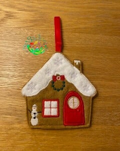 Sweetpea’s Handmade Gingerbread House Collection – Snowman