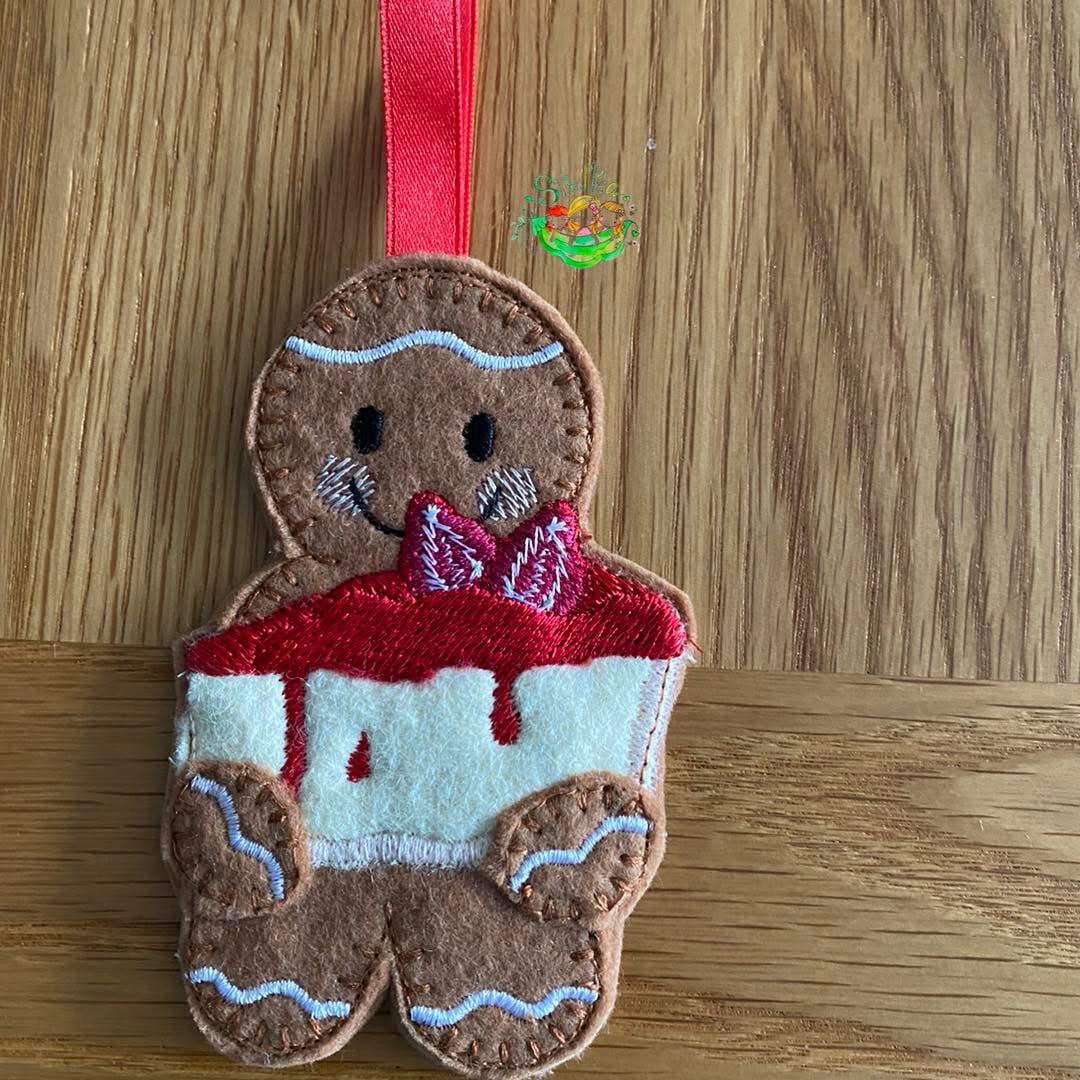 Sweetpea’s Handmade Gingerbread Cake Collection - Strawberry Cheesecake