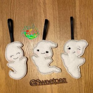 Sweetpea’s Handmade Halloween Ghost Hanger Collection – Winking